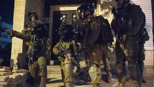 الاحتلال الإسرائيلي يعتقل 6 فلسطينيين خلال مداهمات واسعة... الاحتلال الإسرائيلي يعتقل 6 فلسطينيين خلال مداهمات واسعة بالضفة الغربية