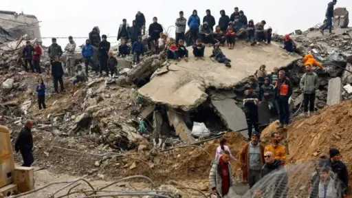 انتشال رفات 112 فلسطينيا من تحت أنقاض منازل... انتشال رفات 112 فلسطينيا من تحت أنقاض منازل دمرتها إسرائيل بقطاع غزة