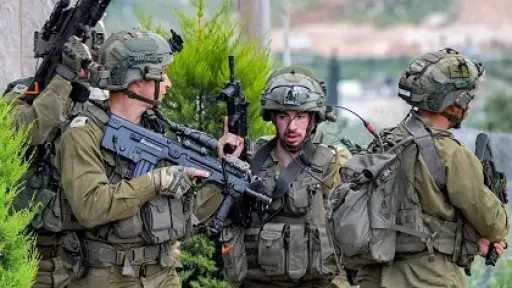 جيش الاحتلال يعلن استهداف قياديين من «حماس» في غارات على قطاع غزة
