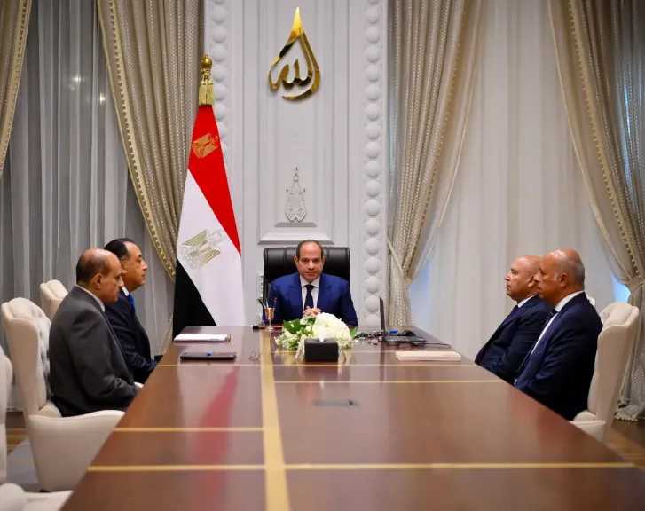 السيسي يتابع تطورات الموقف التنفيذي لمشروعات القطار الكهربائي السريع