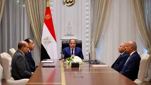 السيسي يتابع تطورات الموقف التنفيذي لمشروعات القطار الكهربائي السريع