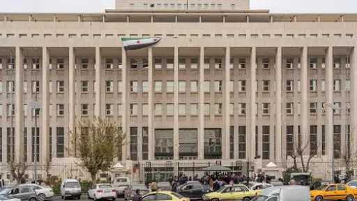 مصرف سوريا يعلن بدء سحب العملة القديمة ويعطلها قانونيا