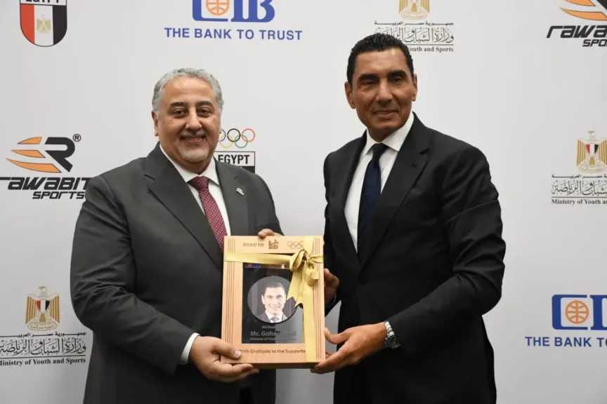 وزير الشباب والرياضة ورئيس اللجنة الأولمبية يشهدان توقيع عقد رعاية بين البنك التجاري الدولي