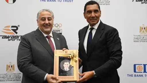 وزير الشباب والرياضة ورئيس اللجنة الأولمبية يشهدان توقيع... وزير الشباب والرياضة ورئيس اللجنة الأولمبية يشهدان توقيع عقد رعاية بين البنك التجاري الدولي
