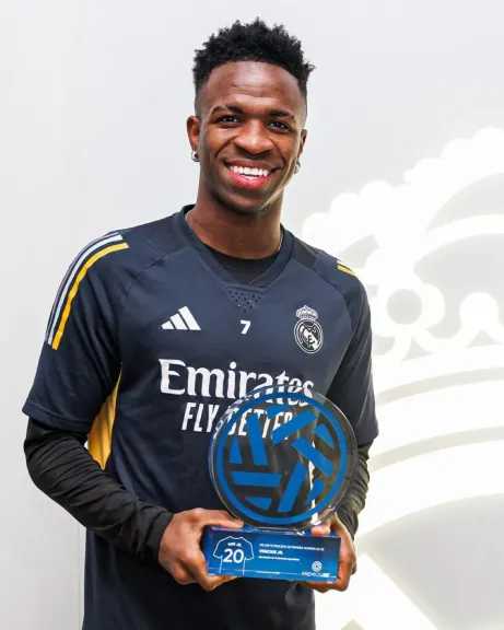 رسميًا.. ريال مدريد يجدد عقد فينيسيوس جونيور حتى 2032