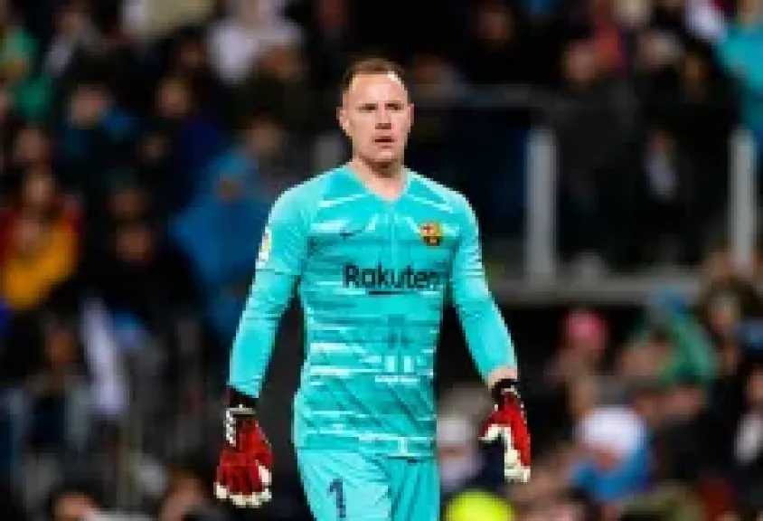 أياكس يضم حارس برشلونة المخضرم تير شتيجن حتى 2027