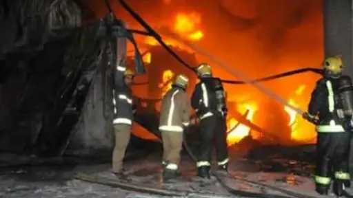 السيطرة على حريق مصنع أحذية أمام نادي... السيطرة على حريق مصنع أحذية أمام نادي قليوب
