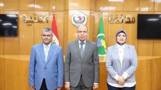 محافظ المنيا يكرم وكيل وزارة الصحة السابق تقديرًا... محافظ المنيا يكرم وكيل وزارة الصحة السابق تقديرًا لجهوده المتميزة.. ويرحب بالقيادة الجديدة للقطاع الصحي