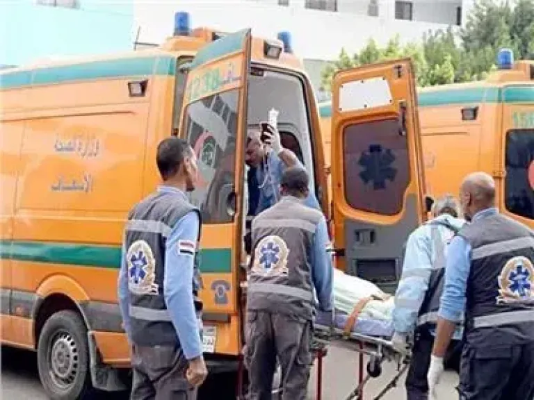 الاسعاف تنقل الضحايا 