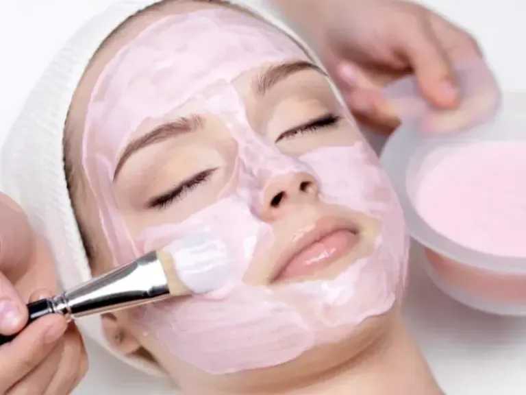 ماسكات طبيعية لتفتيح البشرة في الصيف