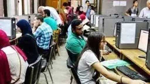 إقبال كثيف على مكتب تنسيق الجامعات بكلية الهندسة بجامعة القاهرة لتسجيل رغبات تنسيق المرحلة الأولى.. تفاصيل