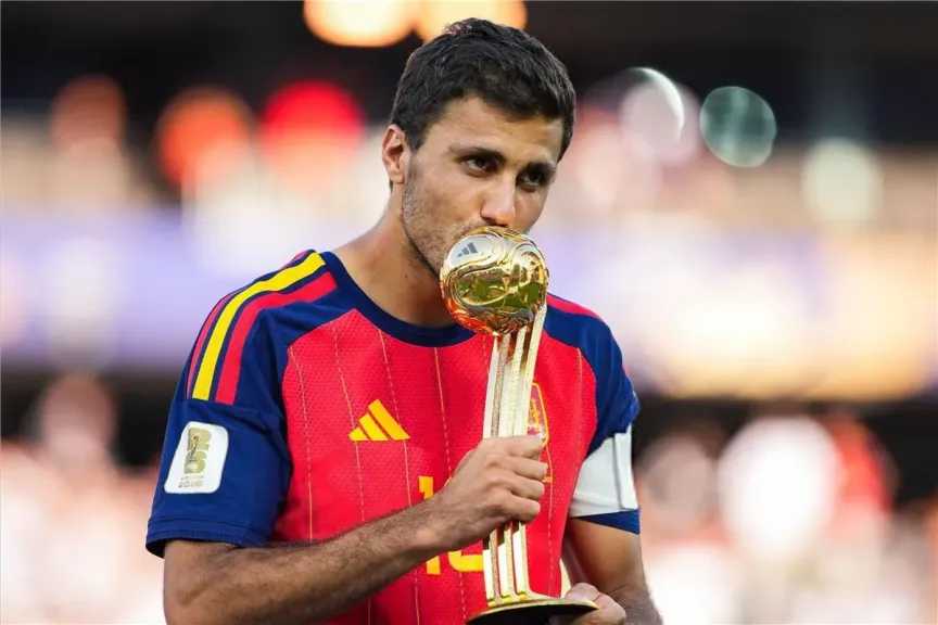 ذا أثليتك: برشلونة يبدأ مفاوضاته مع ممثلي رودري