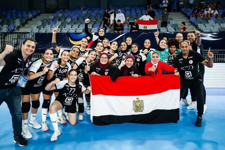 وزير الرياضة للاعبات منتخب اليد: مكافآت في انتظاركن بعد التأهل التاريخي لنصف نهائي كأس العالم