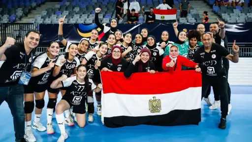 وزير الرياضة للاعبات منتخب اليد: مكافآت في انتظاركن... وزير الرياضة للاعبات منتخب اليد: مكافآت في انتظاركن بعد التأهل التاريخي لنصف نهائي كأس العالم