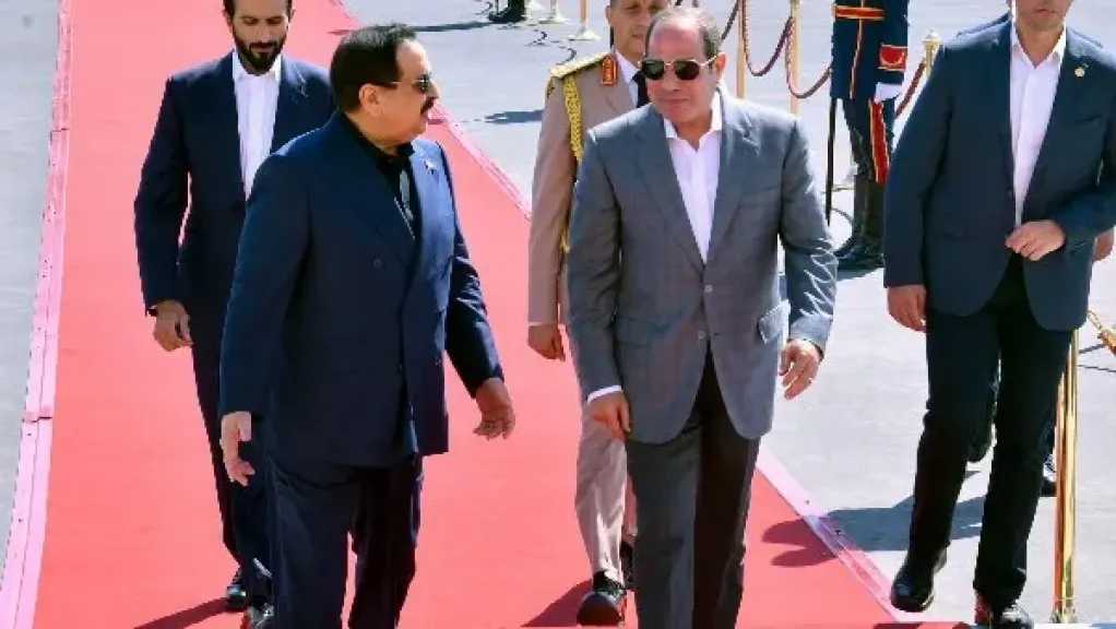 الرئيس السيسي يودع ملك البحرين بمطار العلمين في ختام زيارته إلى مصر