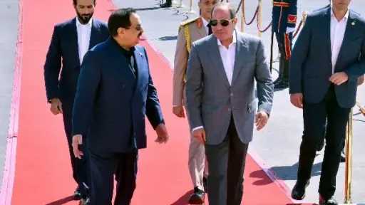 الرئيس السيسي يودع ملك البحرين بمطار العلمين في... الرئيس السيسي يودع ملك البحرين بمطار العلمين في ختام زيارته إلى مصر