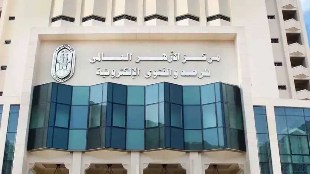 الأزهر للفتوى يحذر من التباهي بالنعم عبر السوشيال ميديا