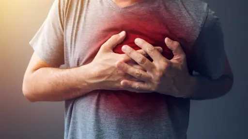 أستاذ قلب يحذر الشباب: زيادة الوزن والتوتر قد يرفعان مخاطر الإصابة بأمراض القلب مبكرًا