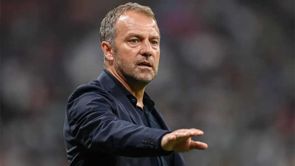 بسبب كأس العالم.. فليك يوجه رسالة تحذير لجماهير برشلونة
