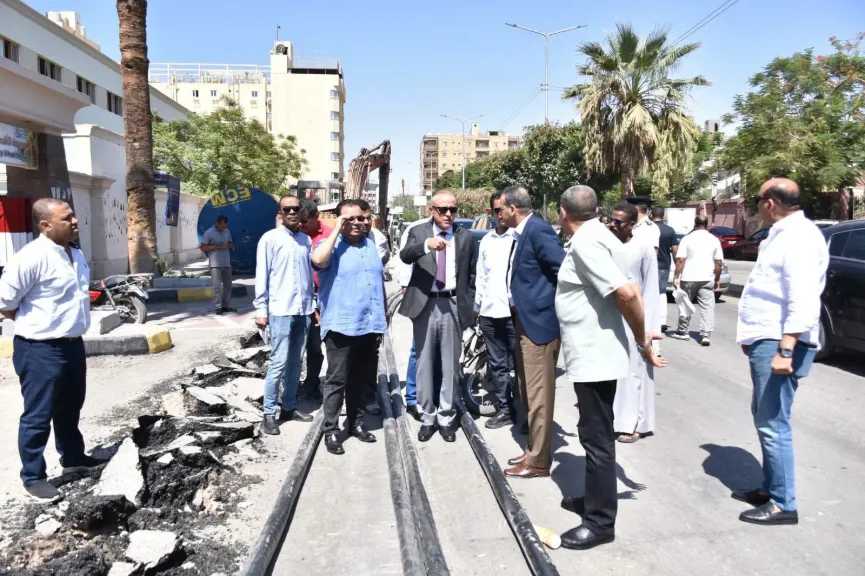 محافظ الأقصر يتفقد عدد من المشروعات الخدمية بمدينتي الأقصر والقرنة