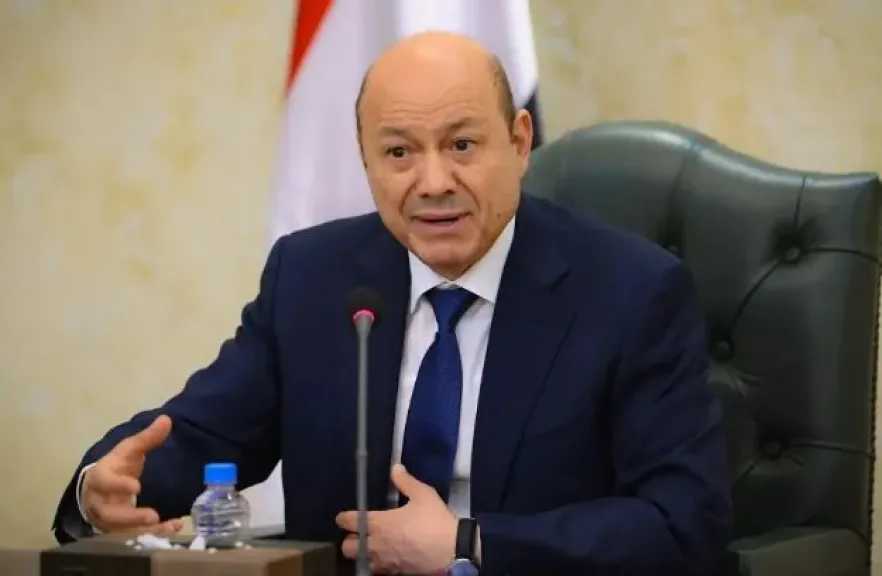 اليمن: العليمي يدعو واشنطن إلى موقف أقوى تجاه التصعيد الحوثي وحماية المنشآت والممرات البحرية