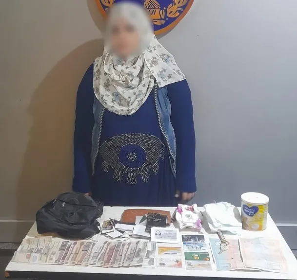 ضبط سيدة سرقت حقيبة ربة منزل 