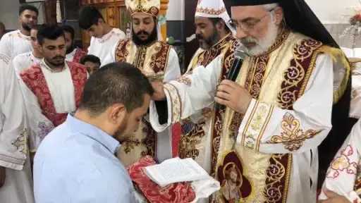 الأنبا باسيليوس يترأس قداس استقبال ذخائر القديس مار شربل ويرسم شمامسة جدد