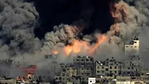 إصابة فلسطينيين برصاص الاحتلال وقصف مدفعي يستهدف مناطق عدة في غزة