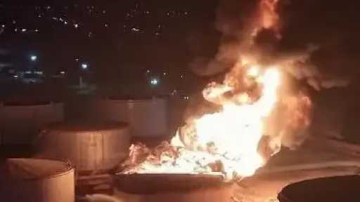 مؤسسة النفط في ليبيا: إعلان حالة الطوارئ القصوى إثر انهيار خزان وقود بعد تعرضه لاستهداف في الزاوية