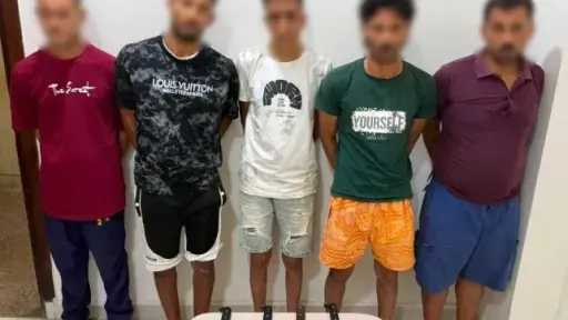 مشاجرة بالأسلحة البيضاء والعصي في المقطم بسبب خلافات... مشاجرة بالأسلحة البيضاء والعصي في المقطم بسبب خلافات مالية.. ضبط طرفي الواقعة