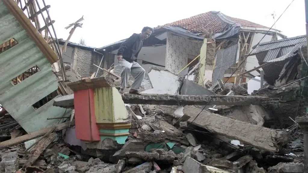 ارتفاع حصيلة ضحايا زلزال كولومبيا إلى 132 قتيلا