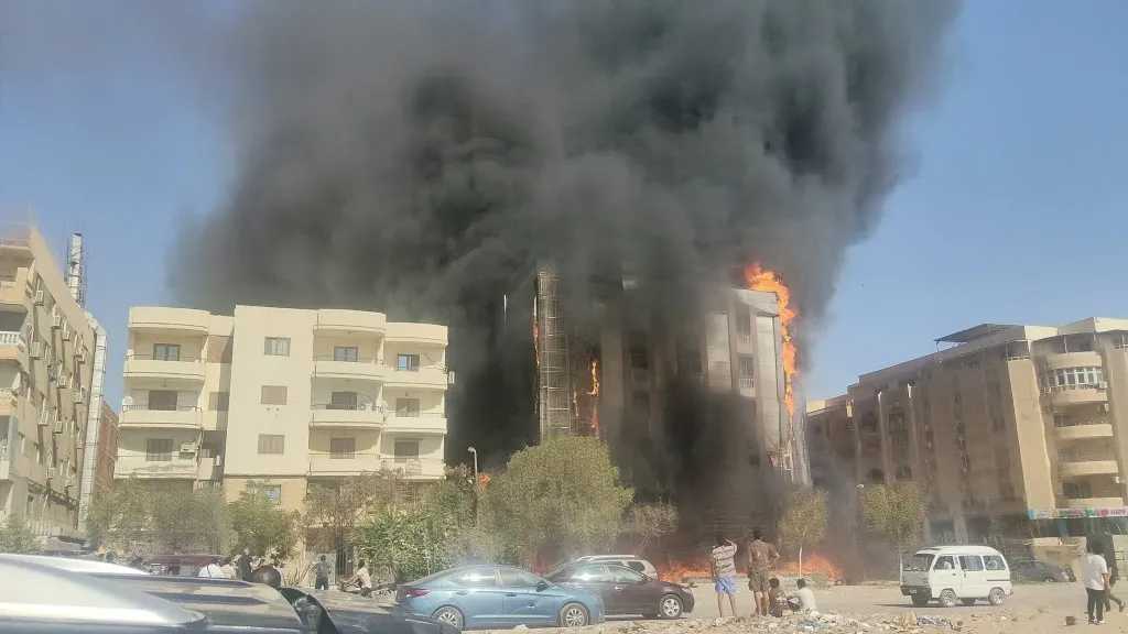 حريق يلتهم محتويات طوابق بعقار في حدائق الأهرام.. والحماية المدنية تسيطر على النيران