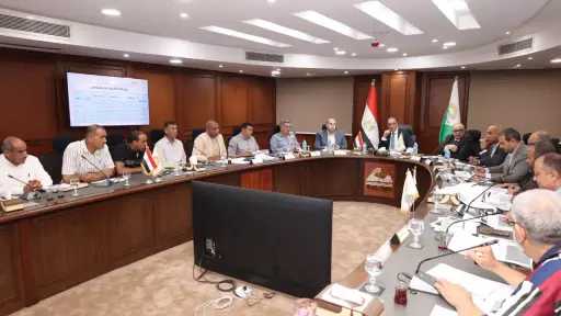 محافظ الجيزة يتابع موقف طلبات تقنين أوضاع التعديات... محافظ الجيزة يتابع موقف طلبات تقنين أوضاع التعديات علي الأراضي أملاك الدولة بمنشأة القناطر والصف