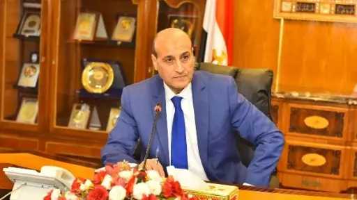 محافظ أسيوط: الكشف على 800 مواطن وصرف العلاج بالمجان ضمن قافلة ”حياة كريمة”