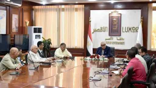 محافظ الأقصر يلتقي وفد جمعية مستثمري مدينة طيبة محافظ الأقصر يلتقي وفد جمعية مستثمري مدينة طيبة