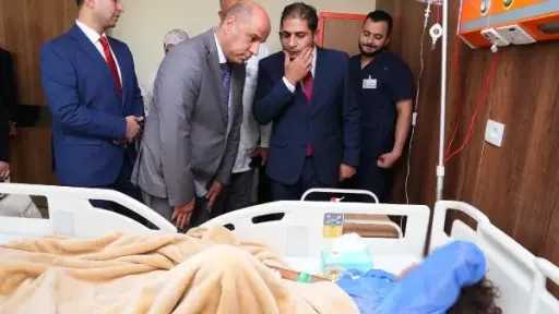 وزير العمل يتفقد مصابي حادث عمال الدواويس بالإسماعيلية وزير العمل يتفقد مصابي حادث عمال الدواويس بالإسماعيلية