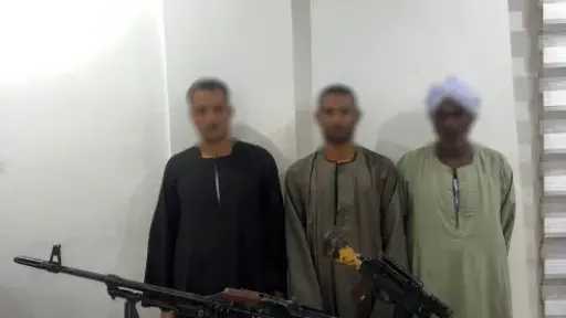 الأمن يكشف ملابسات صور متداولة لأشخاص يحملون أسلحة نارية في قنا