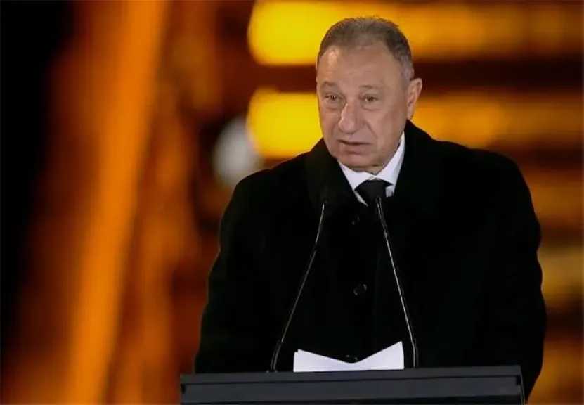 محاولات مكثفة لإقناع الخطيب بالسفر إلى إسبانيا لحضور مباراة الأهلي وبرشلونة