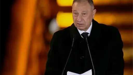 محاولات مكثفة لإقناع الخطيب بالسفر إلى إسبانيا لحضور... محاولات مكثفة لإقناع الخطيب بالسفر إلى إسبانيا لحضور مباراة الأهلي وبرشلونة