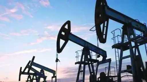 النفط يتراجع 1.8% عقب توقع انخفاض الطلب العالمي النفط يتراجع 1.8% عقب توقع انخفاض الطلب العالمي