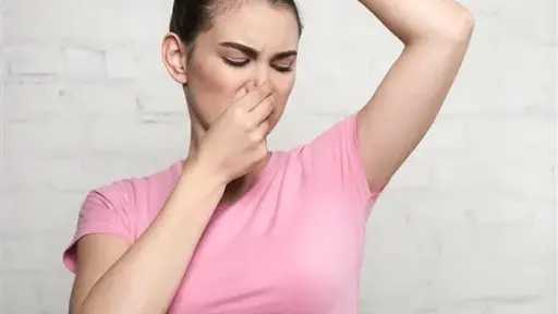 لماذا لا تشم رائحة جسمك أو فمك رغم... لماذا لا تشم رائحة جسمك أو فمك رغم ملاحظتها من الآخرين؟