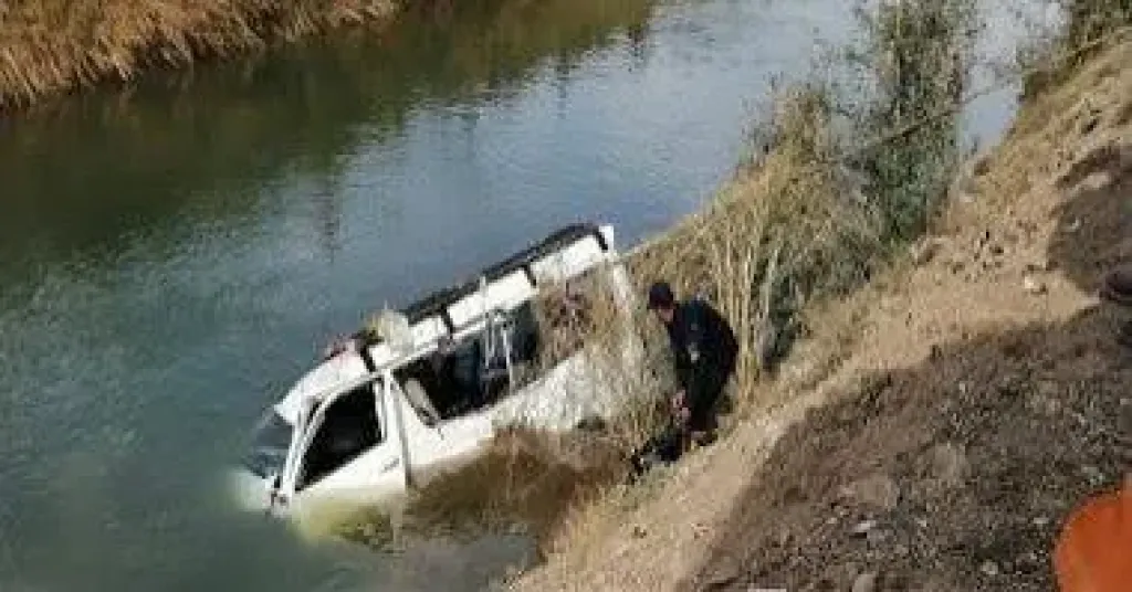 انقلاب سيارة فى الترعة 