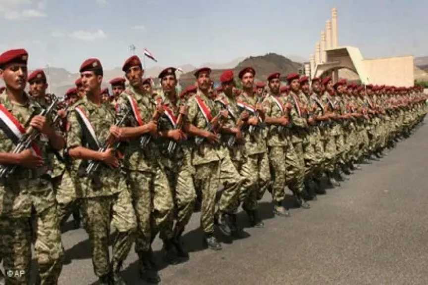 الجيش اليمني يتوعد الحوثيين برد رادع بعد استهداف ميناء المخا