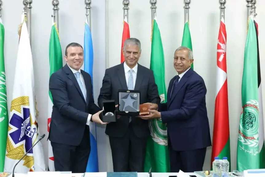 عبدالغفار ورشيد يكرمان الفريق الاستشاري لمشروع «لنشات الإسعاف المائي»