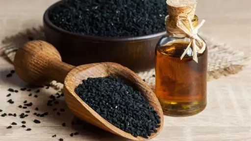 حبة البركة مع العسل قبل النوم.. فوائد صحية... حبة البركة مع العسل قبل النوم.. فوائد صحية وأضرار يجب الانتباه إليها