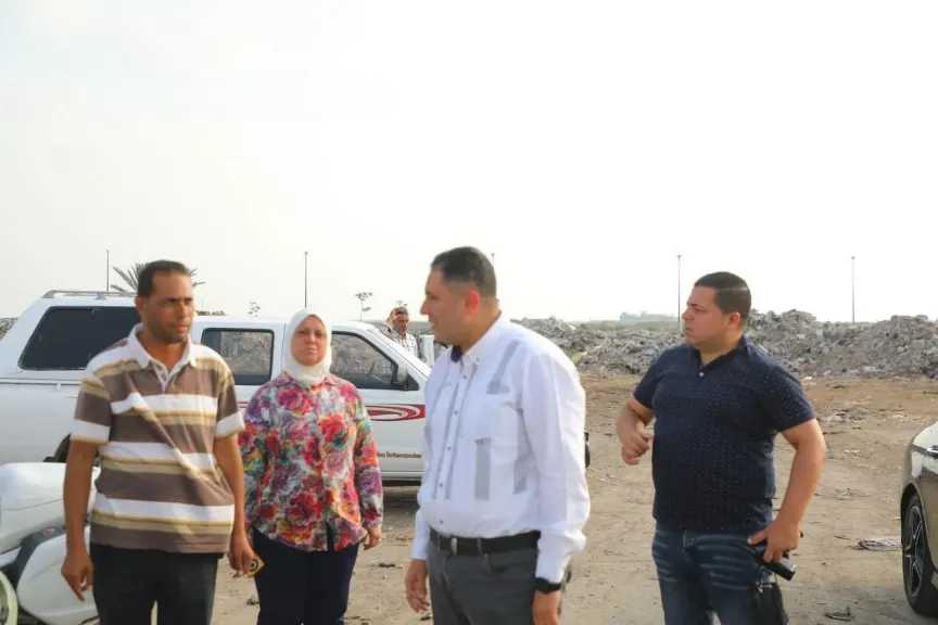 محافظ دمياط يواصل جولاته الميدانية لمتابعة حملات رفع المخلفات وإخلاء أماكن التجميع بشطا ورأس البر