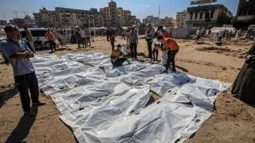 الدفاع المدني بغزة ينتشل رفات 21 شهيدًا الدفاع المدني بغزة ينتشل رفات 21 شهيدًا
