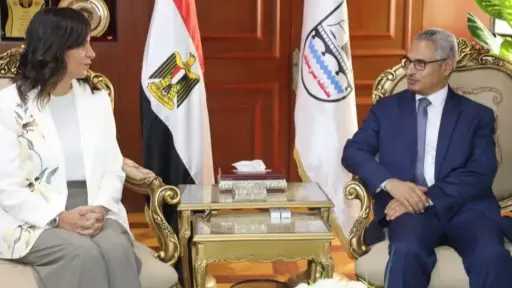 محافظ بني سويف يستقبل السفيرة نبيلة مكرم في مستهل زيارتها للمحافظة