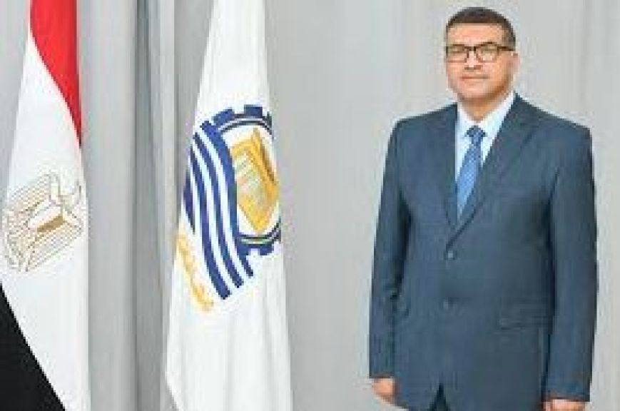 محافظ قنا