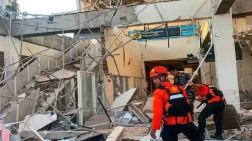 ارتفاع حصيلة قتلى الزلزال في إندونيسيا إلى 53 ارتفاع حصيلة قتلى الزلزال في إندونيسيا إلى 53